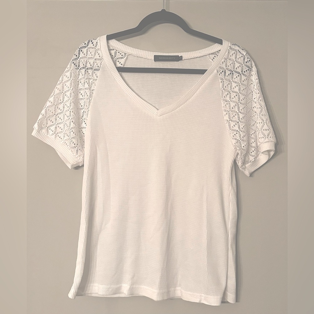 Beautiful waffle white lace sleeve top